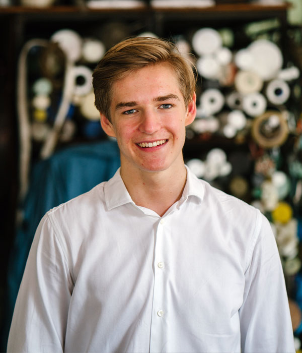 Portretfoto van een jongeman, representatief voor de doelgroep jongvolwassenen